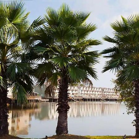 ☆Live On The Water! Lake Palmetto Palm W/ Patio - 10Min To Downtown & Beaches☆ Charleston Buitenkant foto