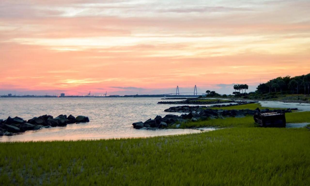 ☆Live On The Water! Lake Palmetto Palm W/ Patio - 10Min To Downtown & Beaches☆ Charleston Buitenkant foto